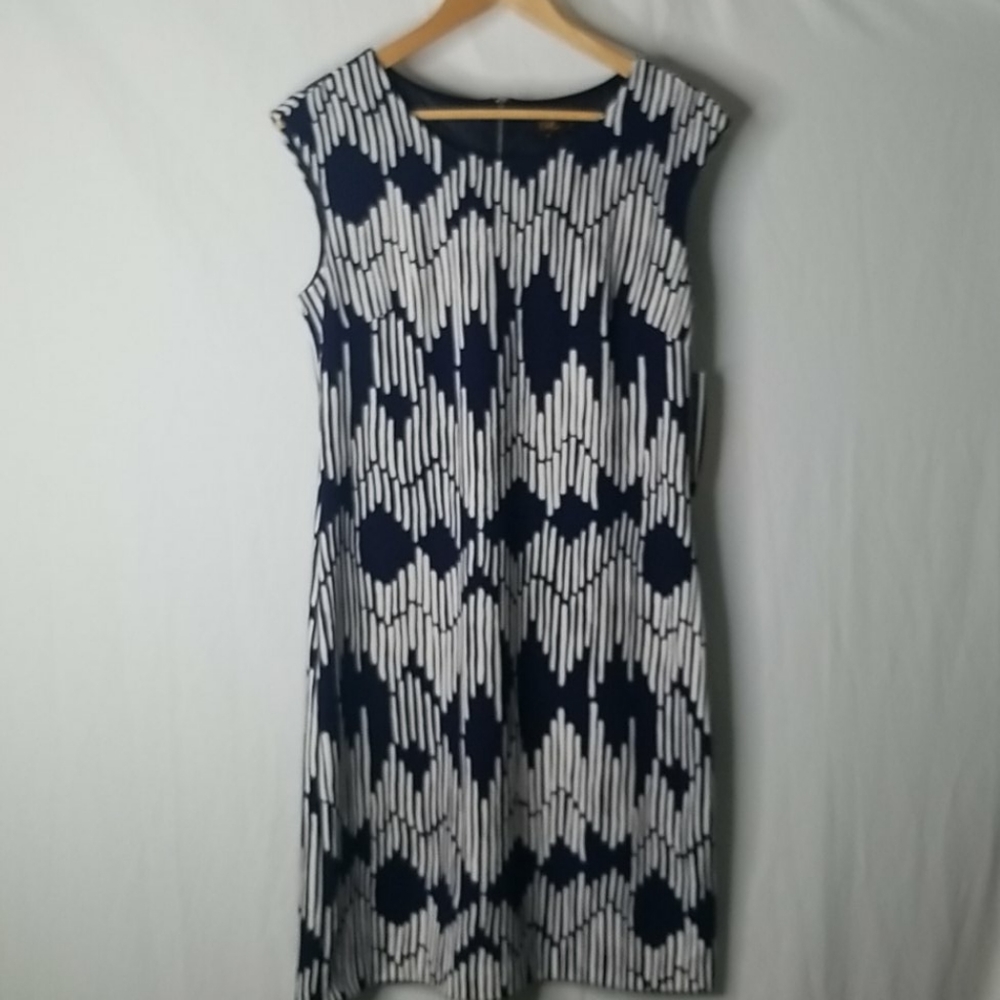 NWT I LE Navy& White Pattern Shift Dress. Size 8